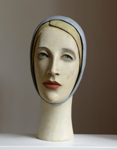 Augenblick (2025); Paper, quartz, sand, pigments, and oil; 60x26x37cm; 4.400,00€