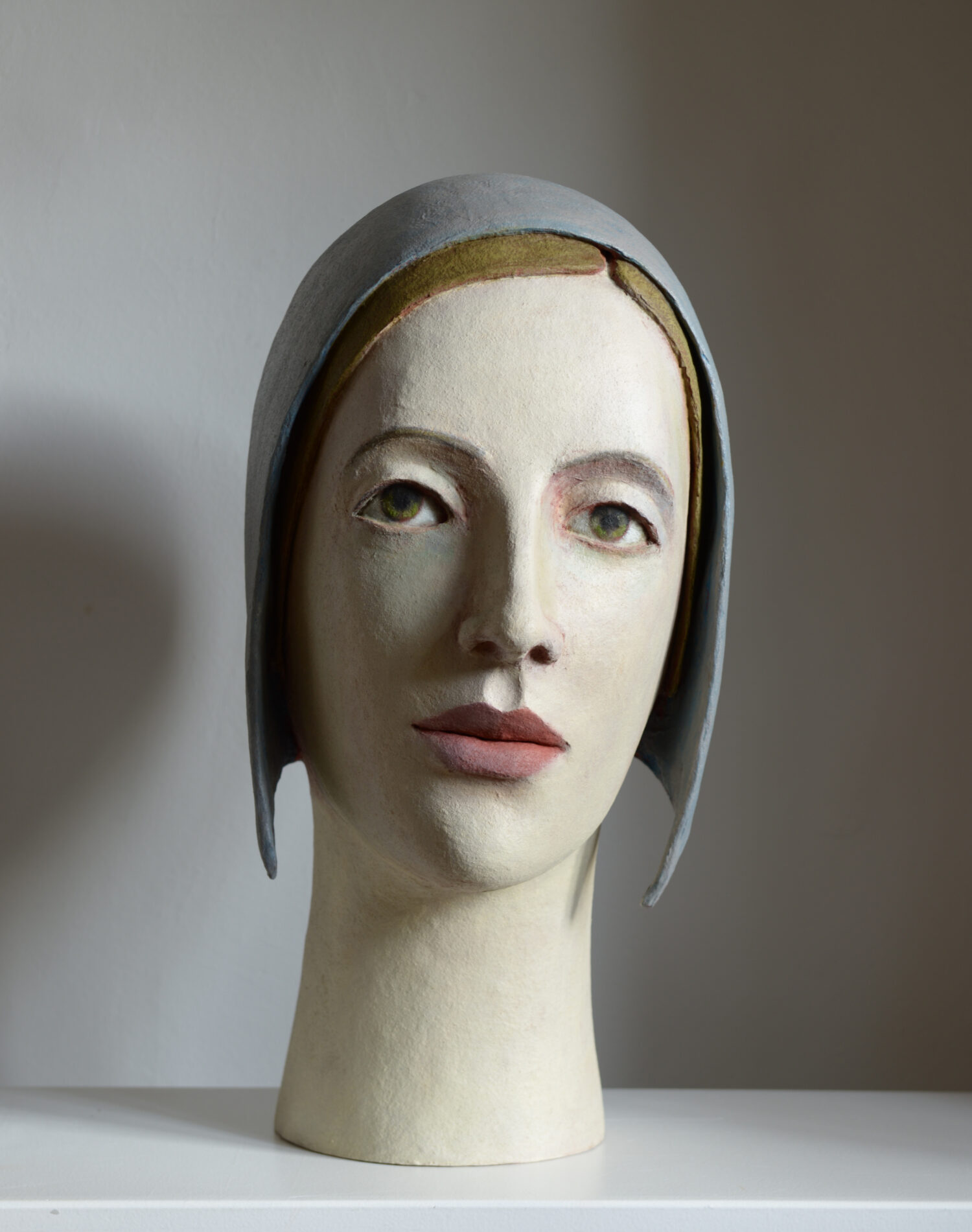 Balance (2025); Paper, quartz sand, pigments, oil; 53 x 29 x 35 cm