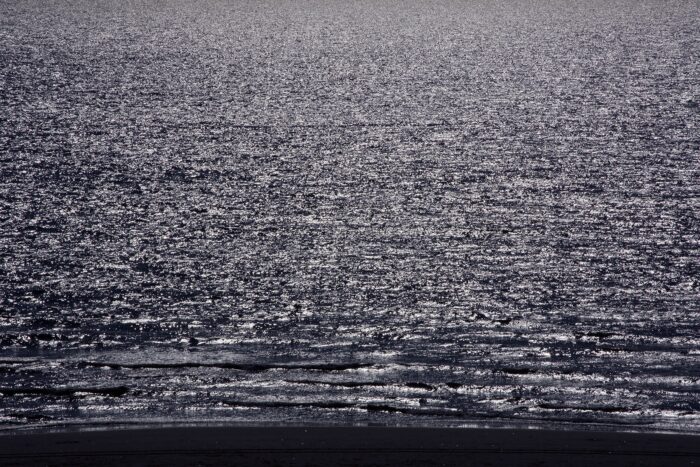 Panta Rhei Noordzee (2025); Fine art papier in houte lijst, gesigneerd en genummerd; Editie: 12 + 2 AP; 50 x 75 cm