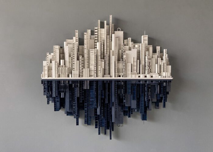 Weerspiegeling (2025); Honeycomb karton, lijm en spray paint; 110 x 110 x 13 cm